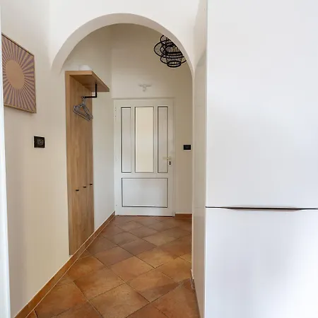 شقة Exquisites Studio-apartment Bei Mit Privatem Balkon, Waschmaschine, Wifi *