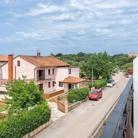 Exquisites Studio-apartment Bei Mit Privatem Balkon, Waschmaschine, Wifi
