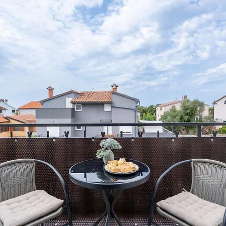 Exquisites Studio-apartment Bei Mit Privatem Balkon, Waschmaschine, Wifi *