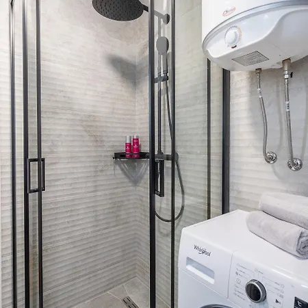 Exquisites Studio-apartment Bei Mit Privatem Balkon, Waschmaschine, Wifi * Rovinj