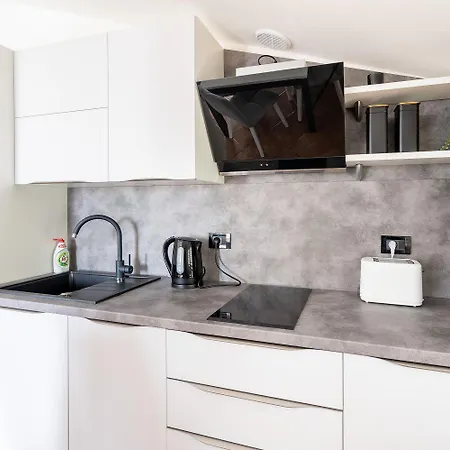 Apartman Exquisites Studio-apartment Bei Mit Privatem Balkon, Waschmaschine, Wifi Rovinj