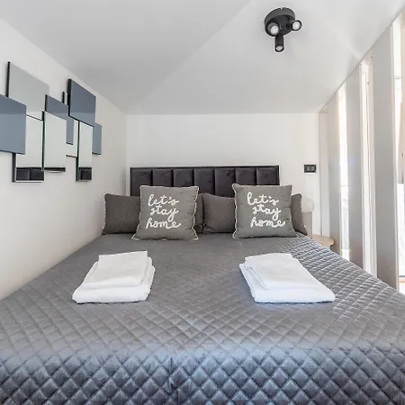 Exquisites Studio-apartment Bei Mit Privatem Balkon, Waschmaschine, Wifi Apartman *