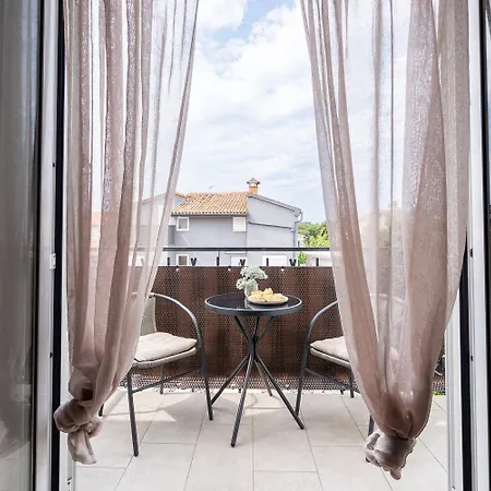 Exquisites Studio-apartment Bei Mit Privatem Balkon, Waschmaschine, Wifi Apartman *