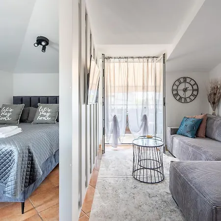 Exquisites Studio-apartment Bei Mit Privatem Balkon, Waschmaschine, Wifi *